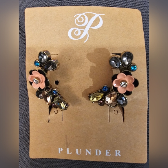 Ear Crawlers Earrings - Picture 2 of 3